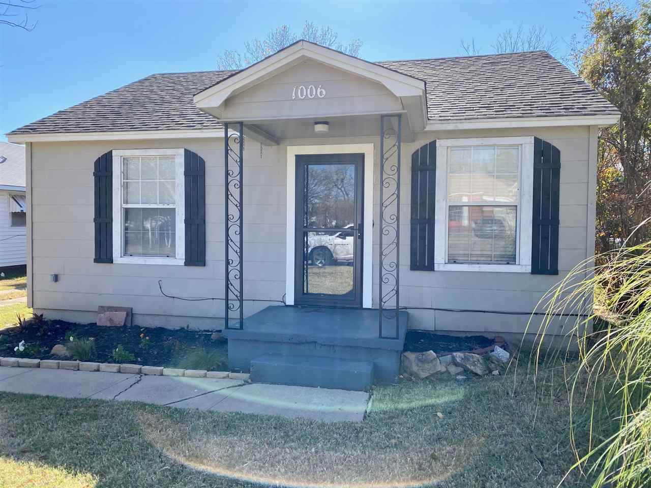 1006 Woodlawn - Photo 1