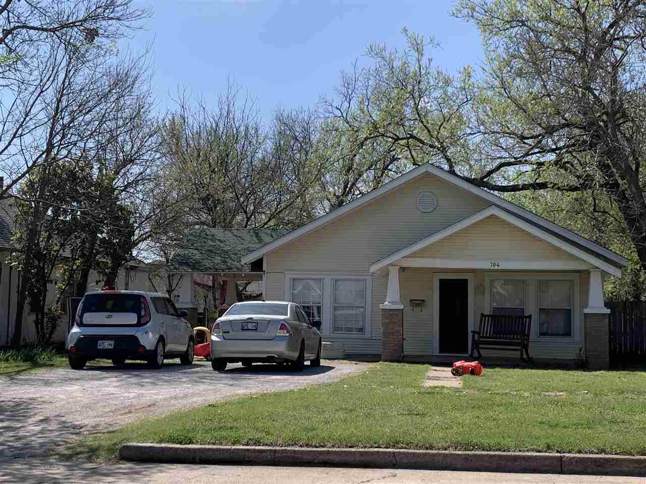 704 Columbia Ave - Photo 1
