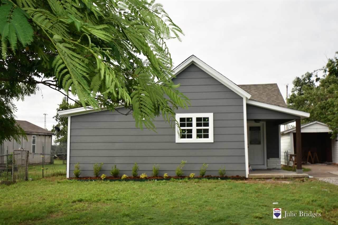 816 3rd St - Photo 1