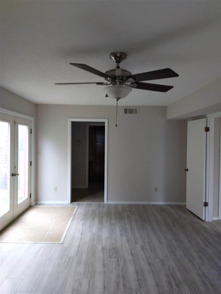 102 48th St - Photo 1