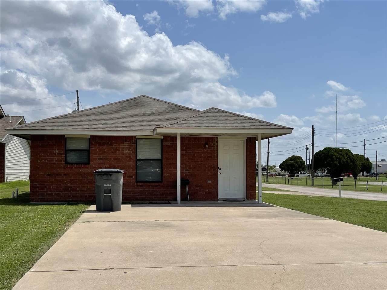 1916 E Ave - Photo 1