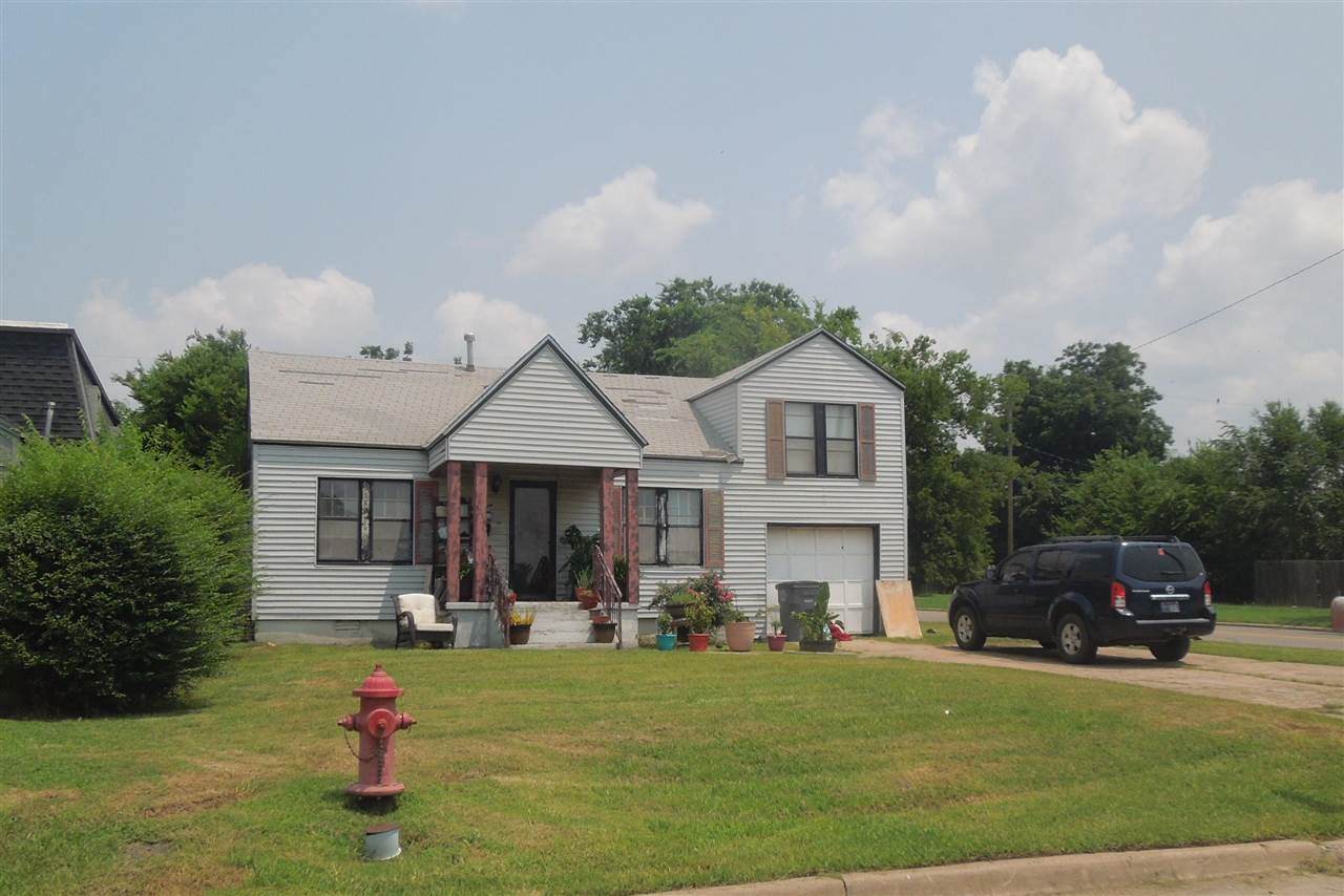 1701 Columbia Ave - Photo 1