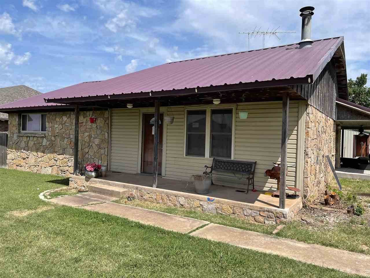 405 5th St - Photo 1