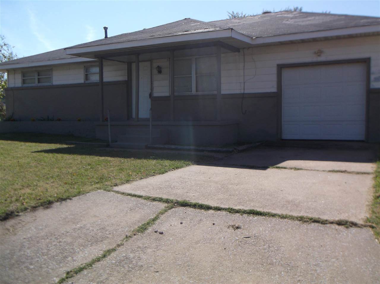 2304 Ozmun Ave - Photo 1