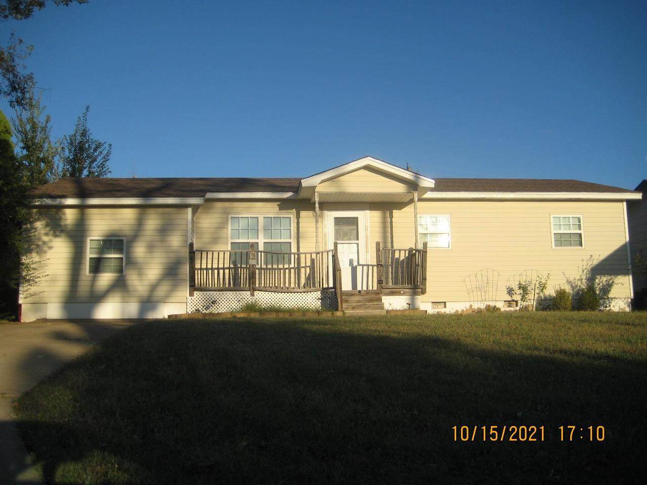 422 East Dr - Photo 1