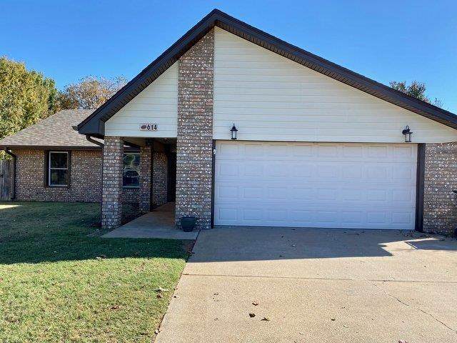 614 Carriage Dr - Photo 1