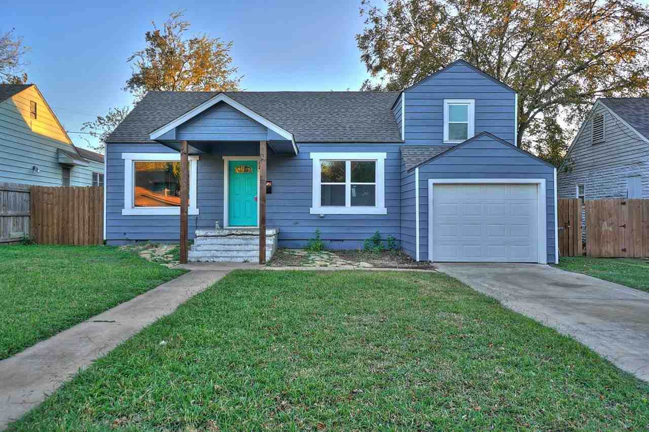 1724 Cherry Ave - Photo 1