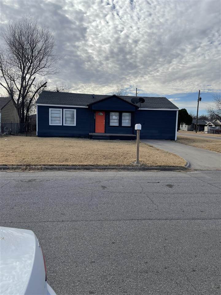 1718 Taft Ave - Photo 1