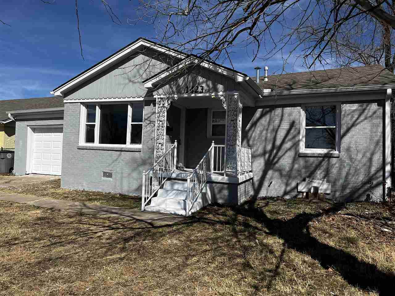 1423 23rd St - Photo 1