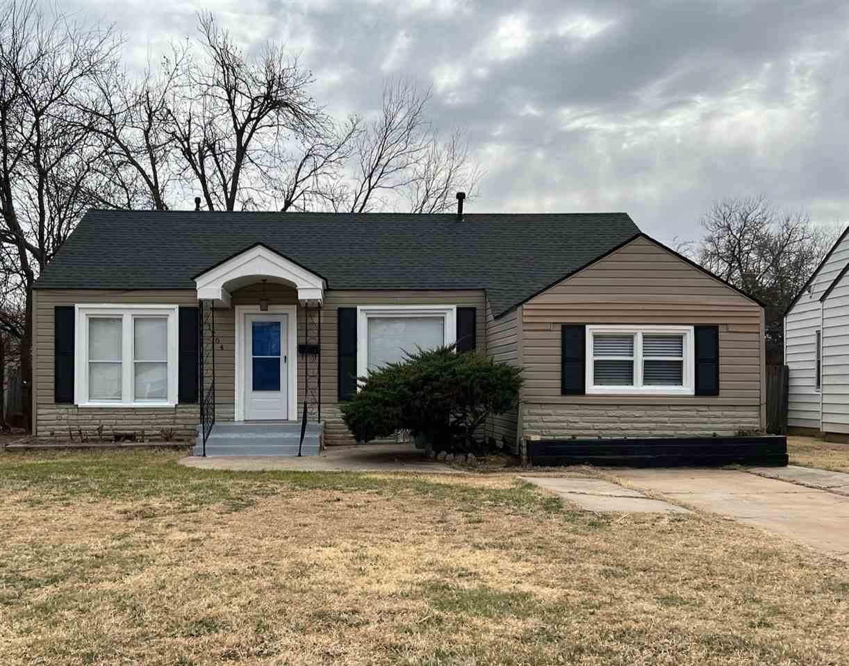 1704 Oak Ave - Photo 1