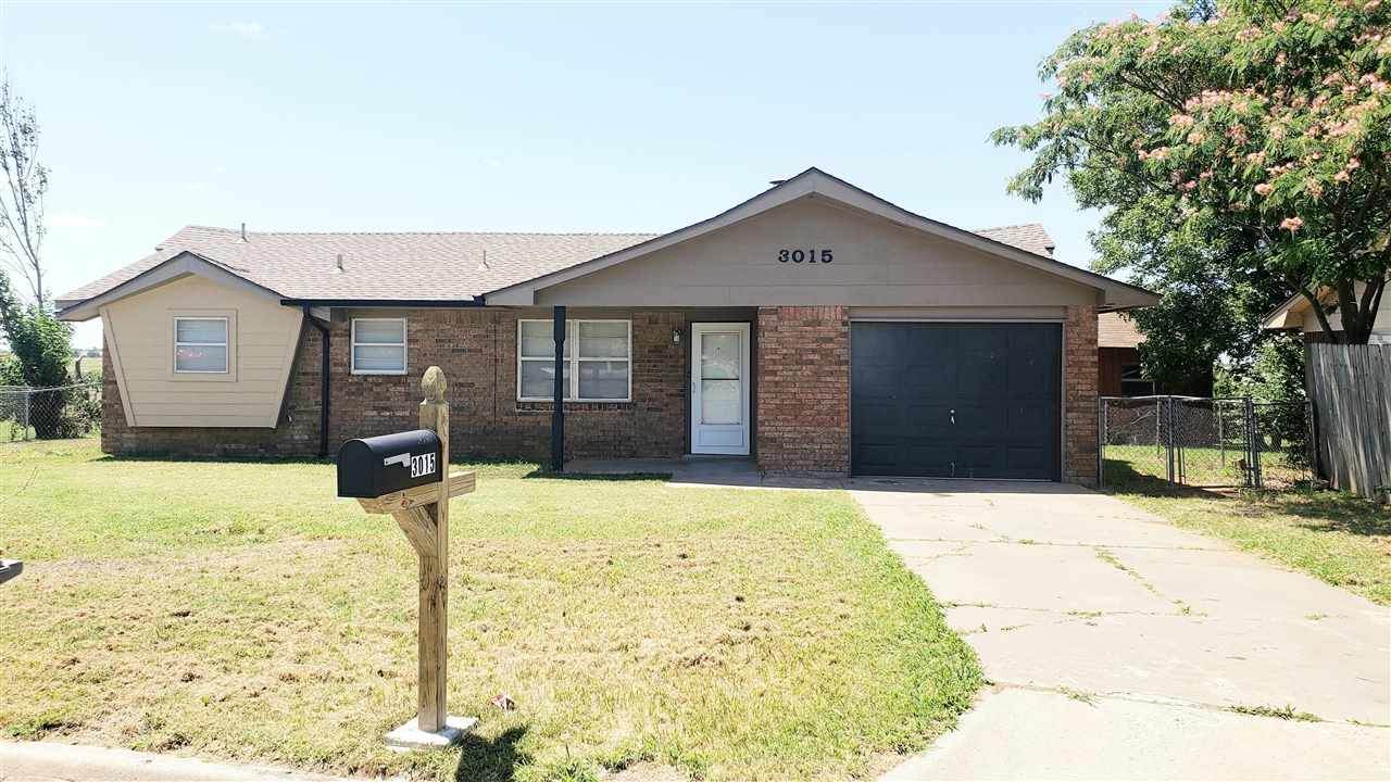 3015 Surrey Ln - Photo 1