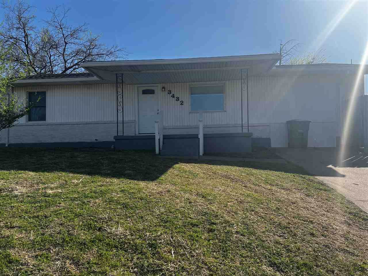 3432 Lincoln Ave - Photo 1