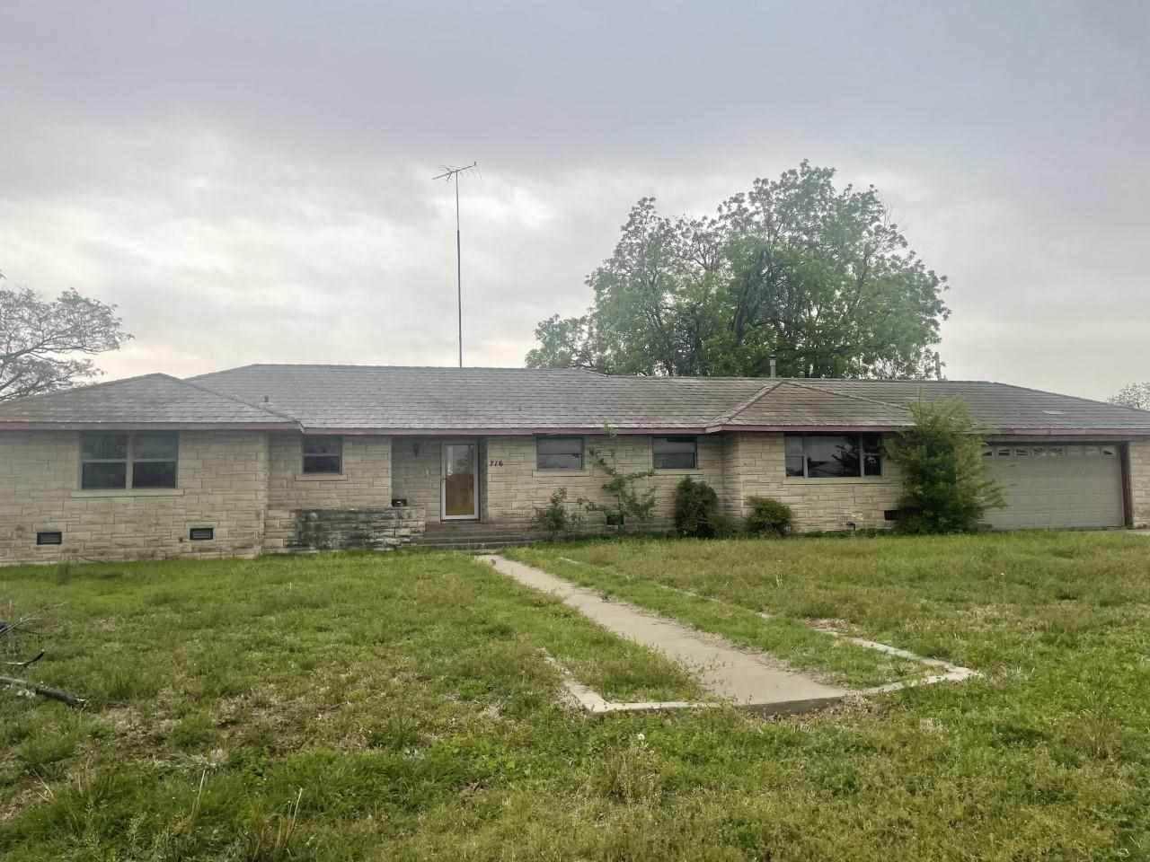 716 Gladstone Ave - Photo 1