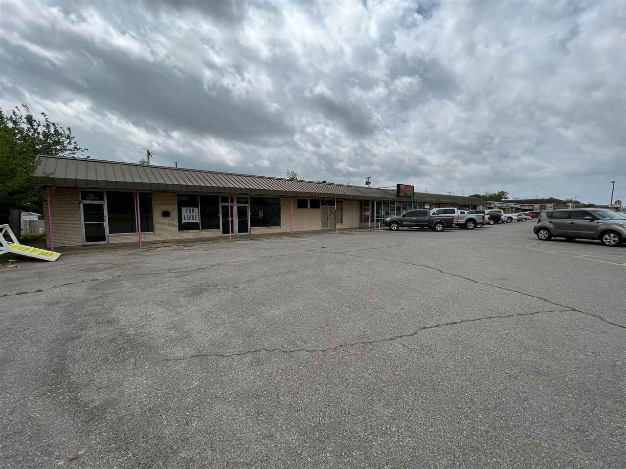 404-408 Lee Blvd - Photo 1