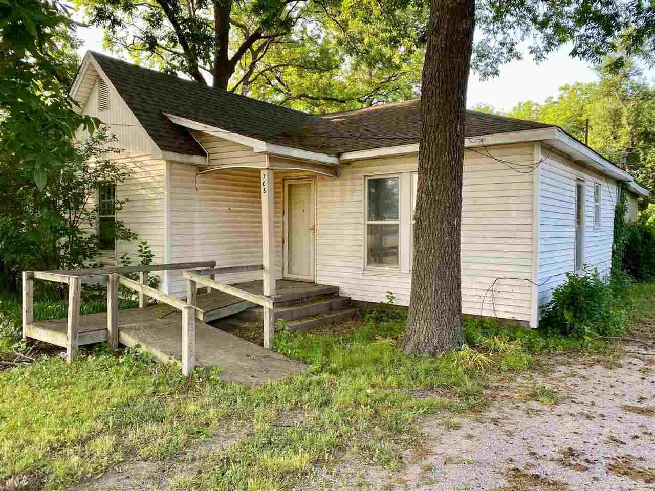 706 Elder Ave - Photo 1