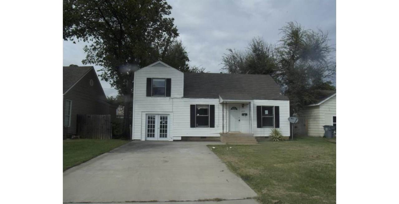 1717 Elm Ave - Photo 1