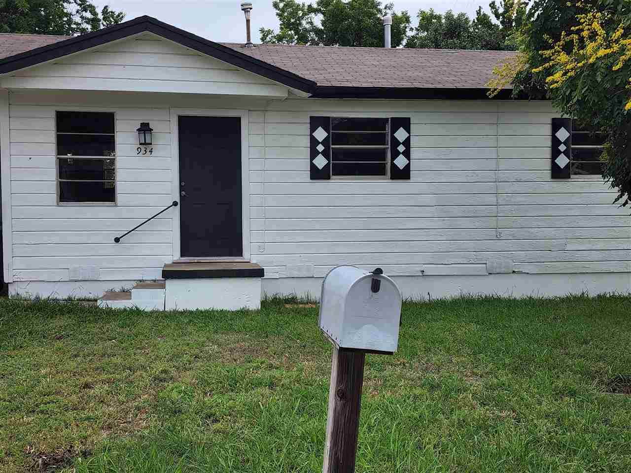 934 35th St - Photo 1