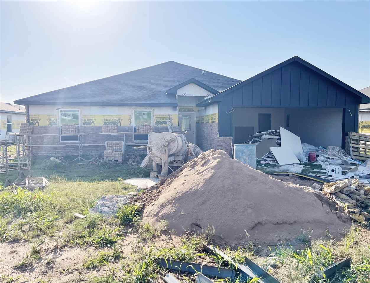 221 Sandstone Ave - Photo 1