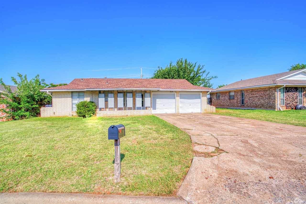325 Brighton Dr - Photo 1