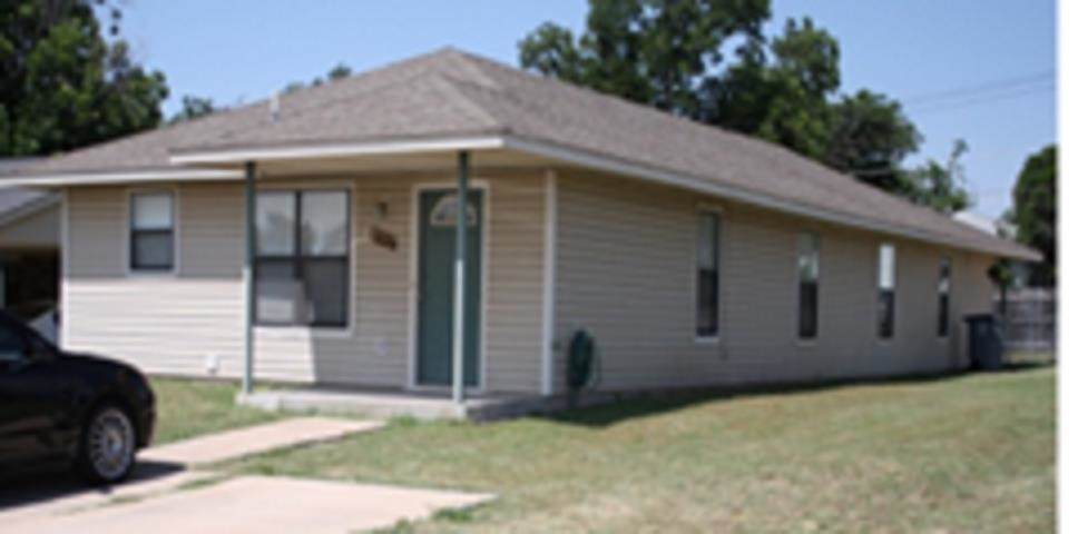212 14th St - Photo 1