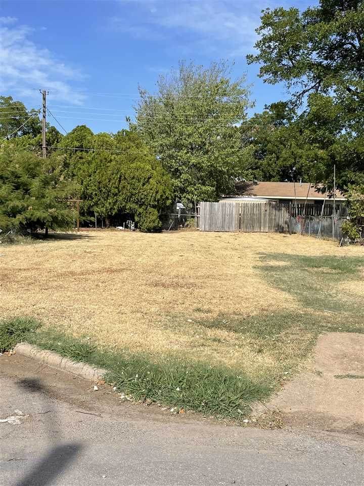 927 29th St - Photo 1