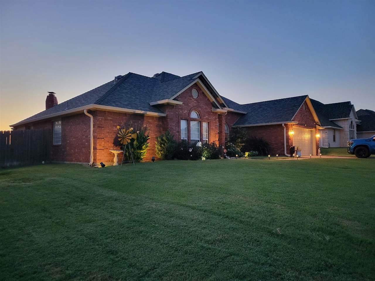1607 Edward Cir - Photo 1