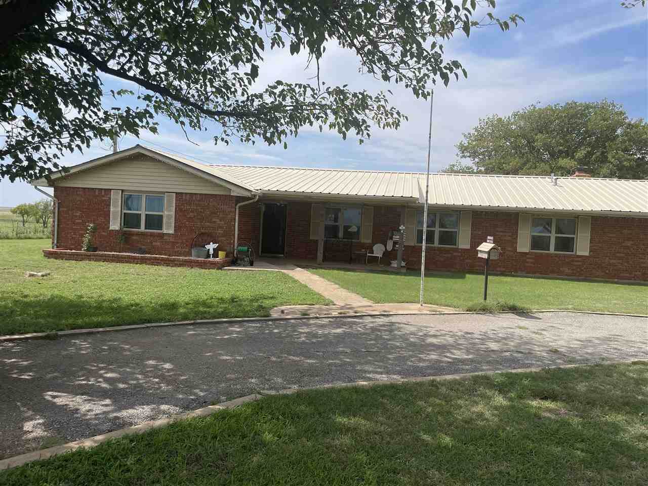 8205 38th St - Photo 1