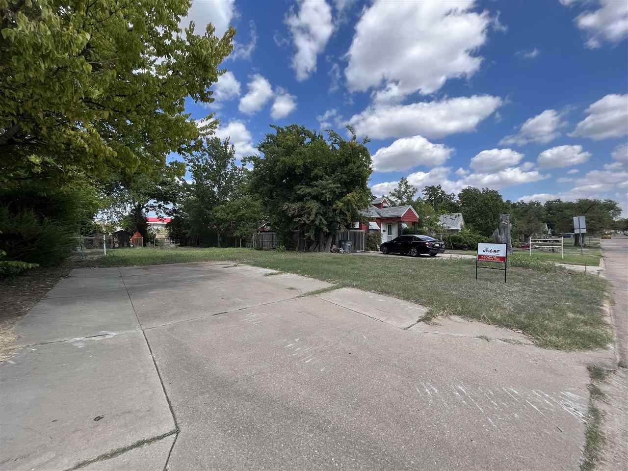 1205 Oak Ave - Photo 1