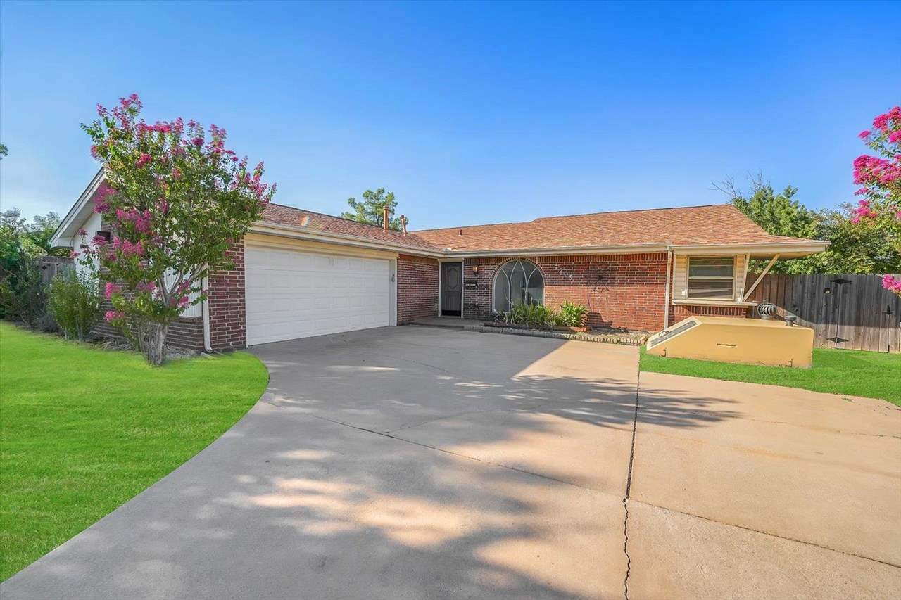 7209 Sprucewood Dr - Photo 1