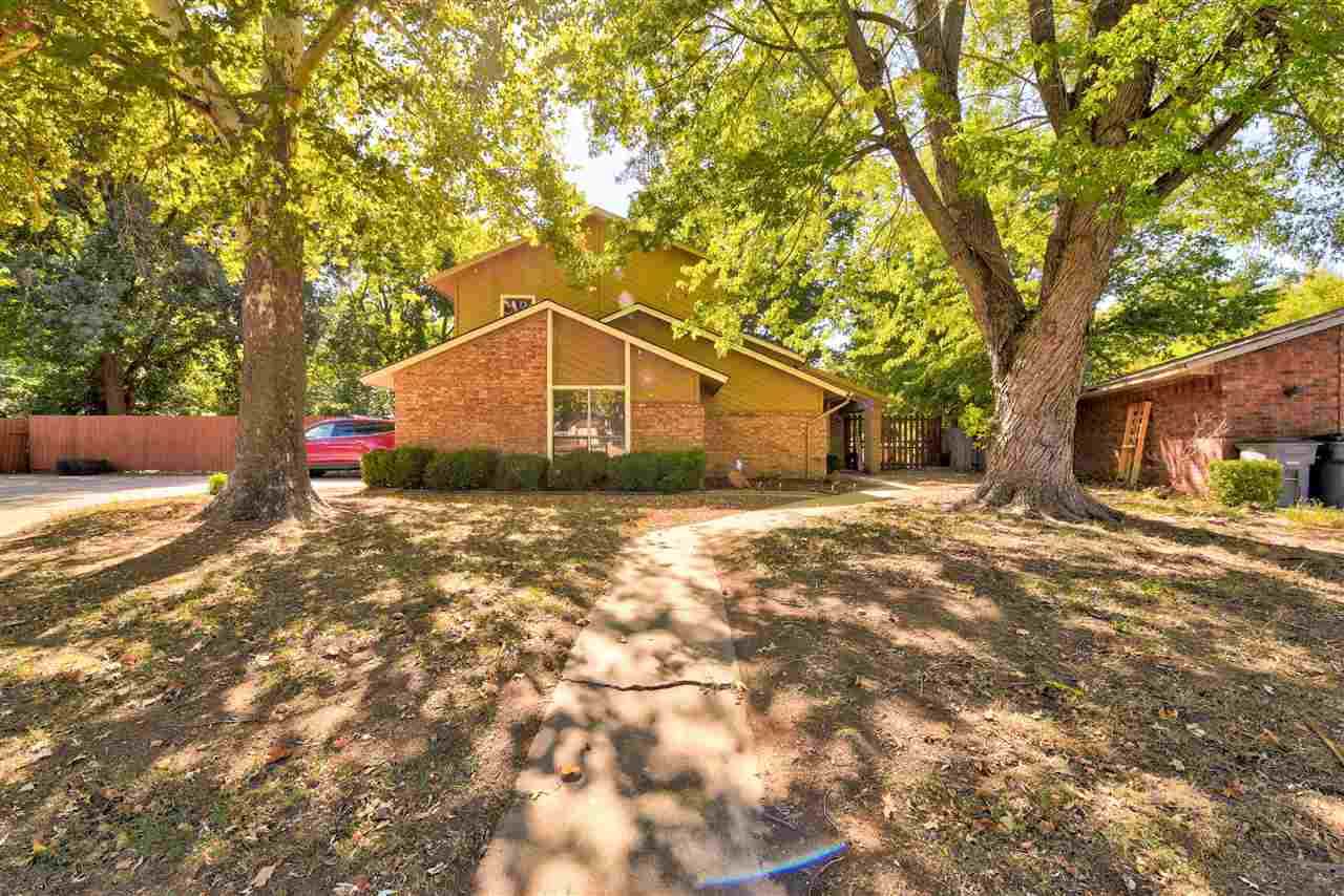2302 9th St - Photo 1