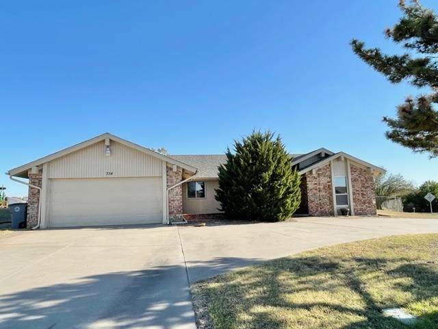 324 Camelot Dr - Photo 1