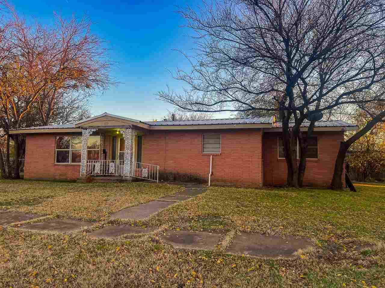 123 4th St - Photo 1