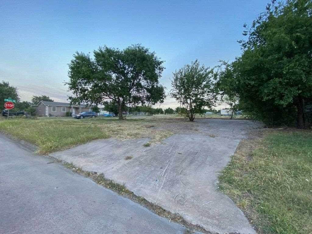 1902 Mckinley Ave - Photo 1
