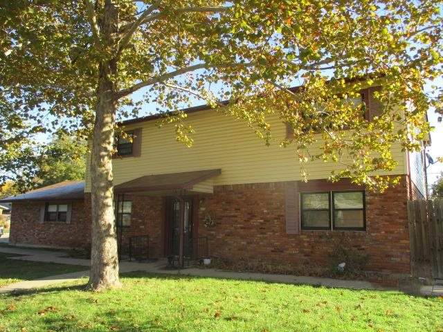 415 40th St - Photo 1