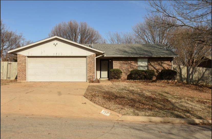 131 Churchill Way - Photo 1