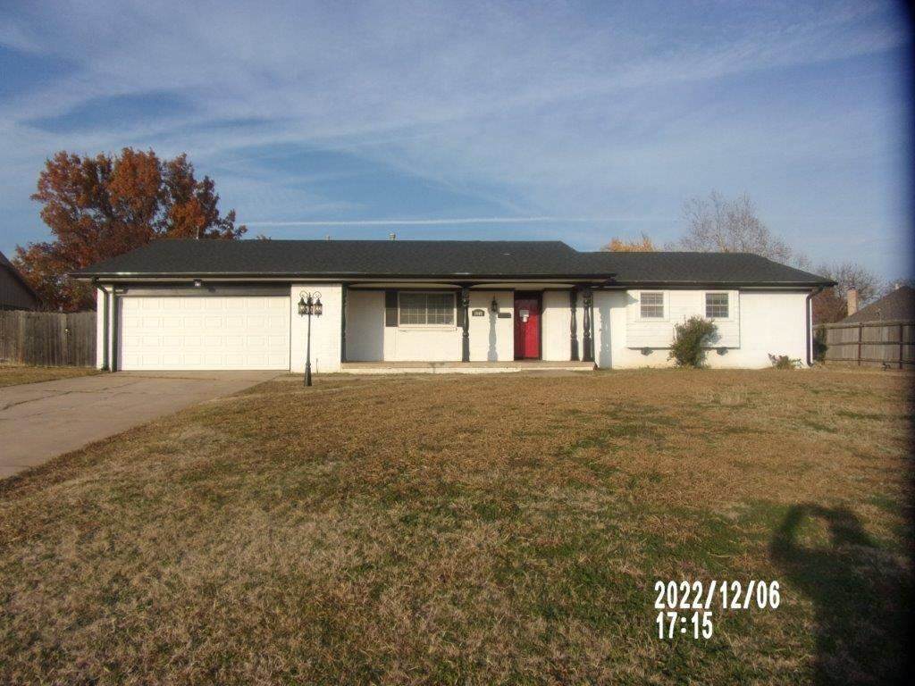 1803 32nd St - Photo 1
