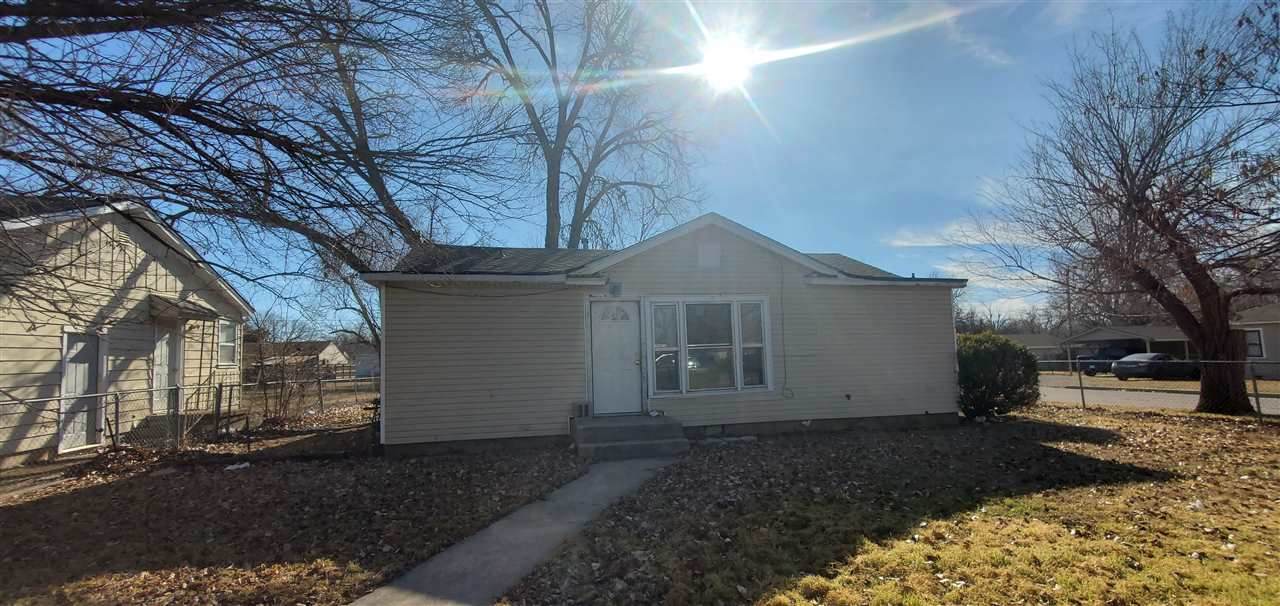 1318 Andrews Ave - Photo 1