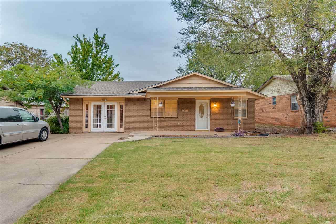 221 Kansas St - Photo 1