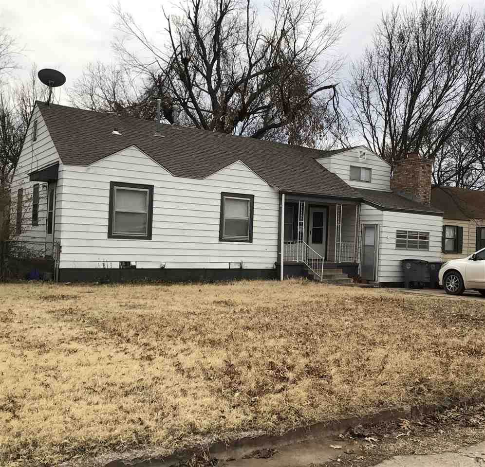 1920 Oak Ave - Photo 1
