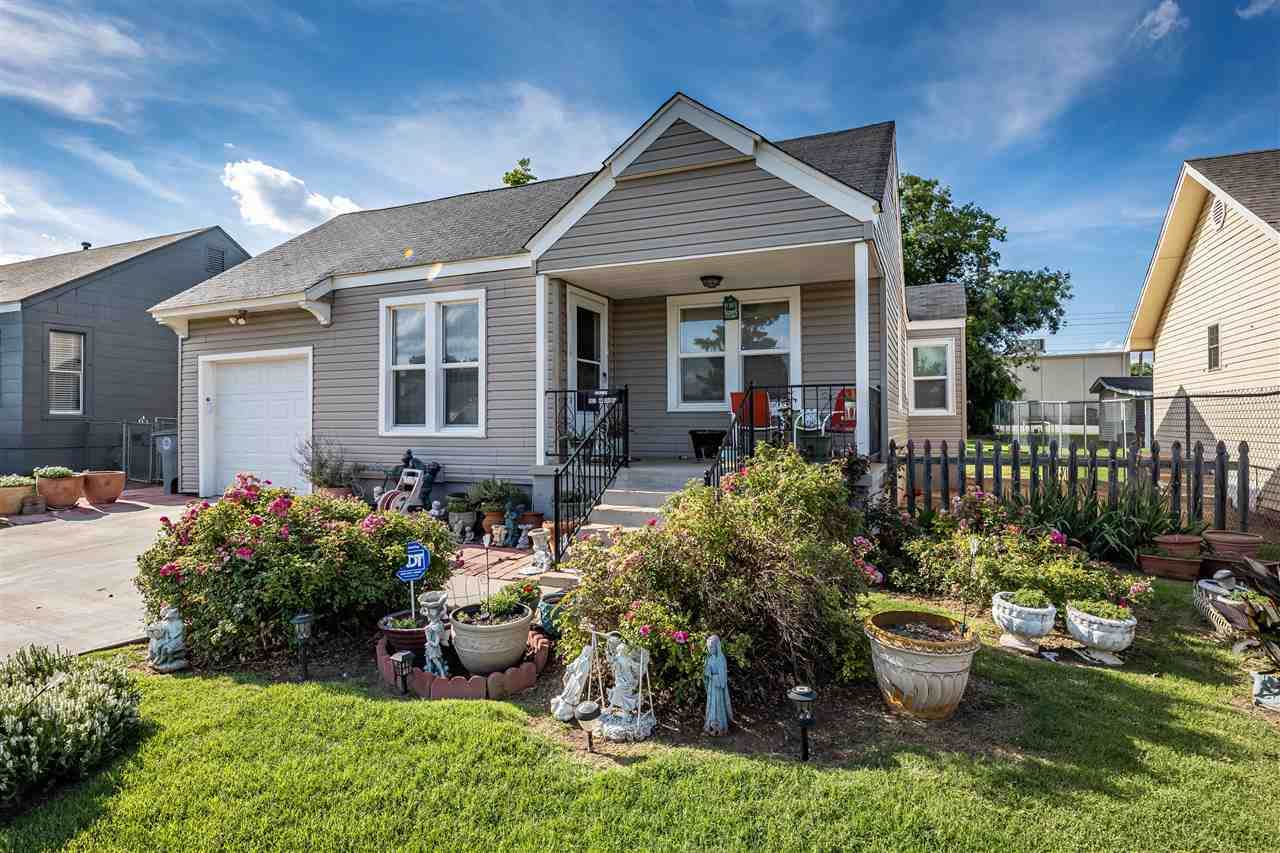 1903 Oak Ave - Photo 1