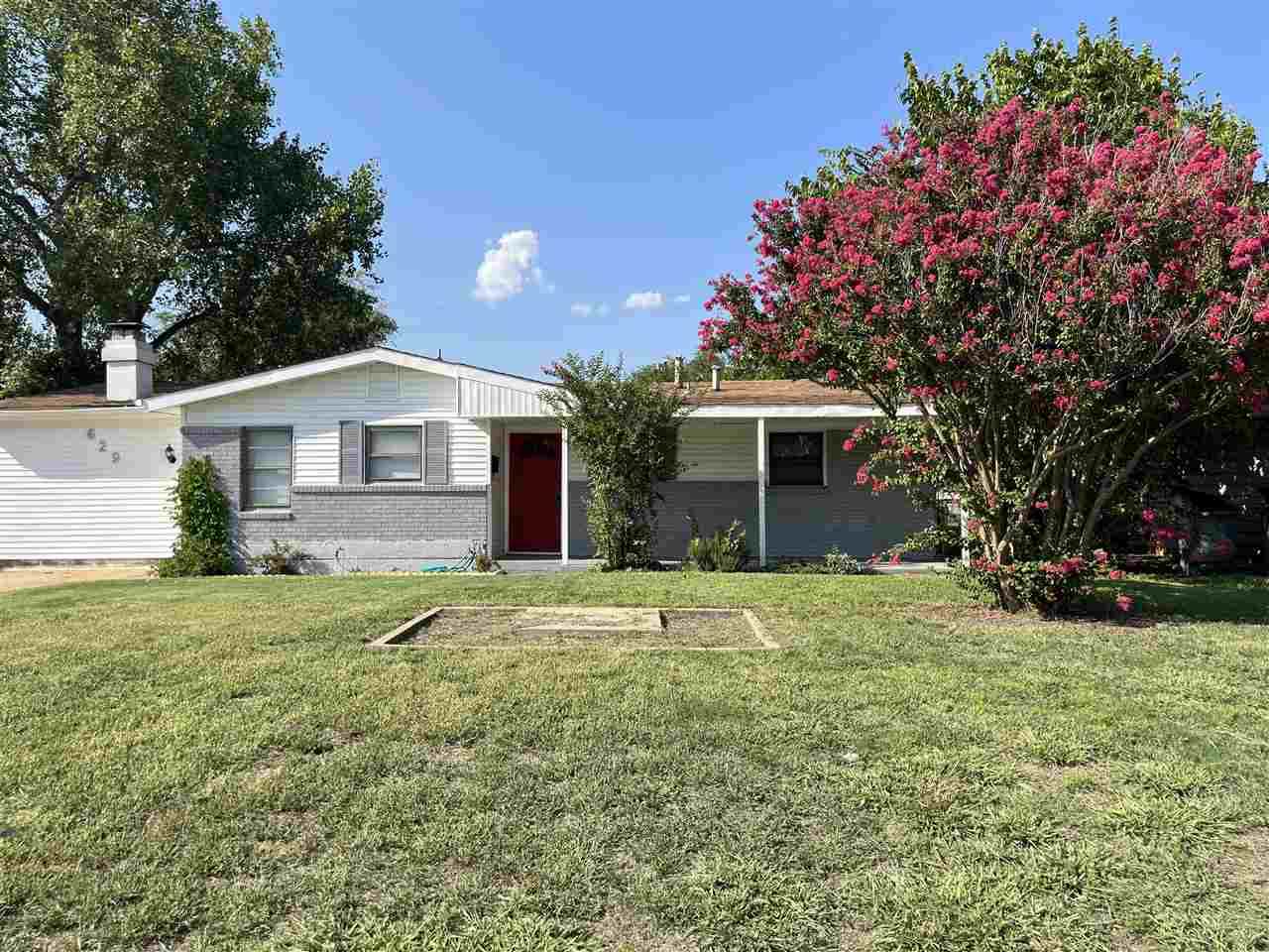 629 45th St - Photo 1