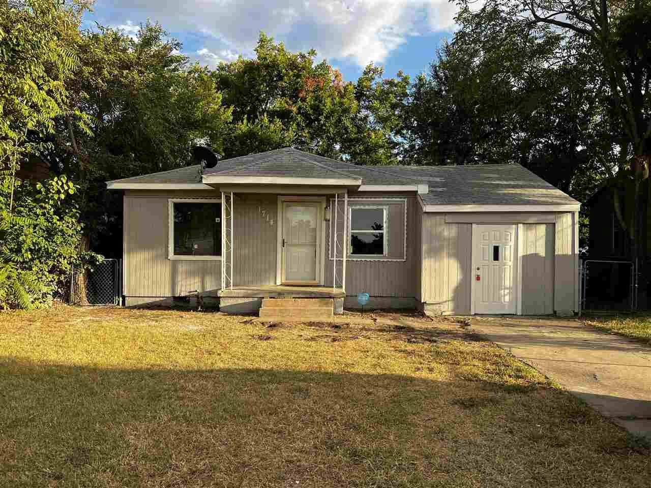 1714 Taft Ave - Photo 1