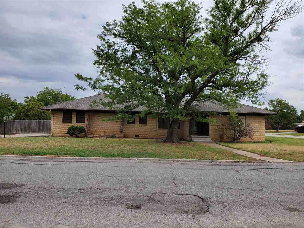 301 29th St - Photo 1