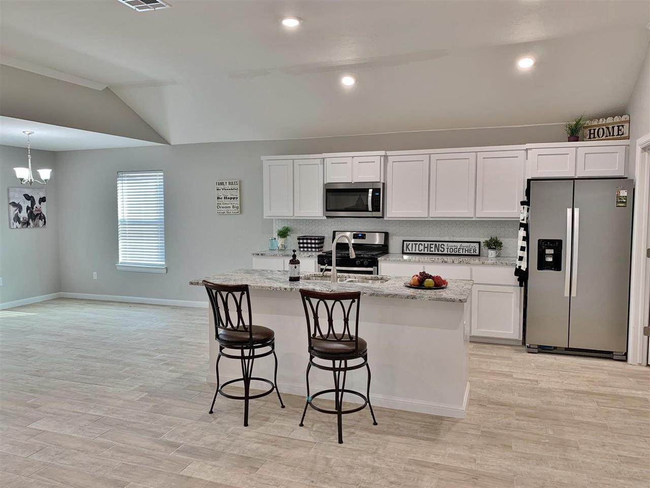 221 Sandstone Ave - Photo 1