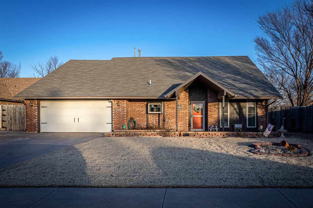 2505 Robinhood Dr - Photo 1