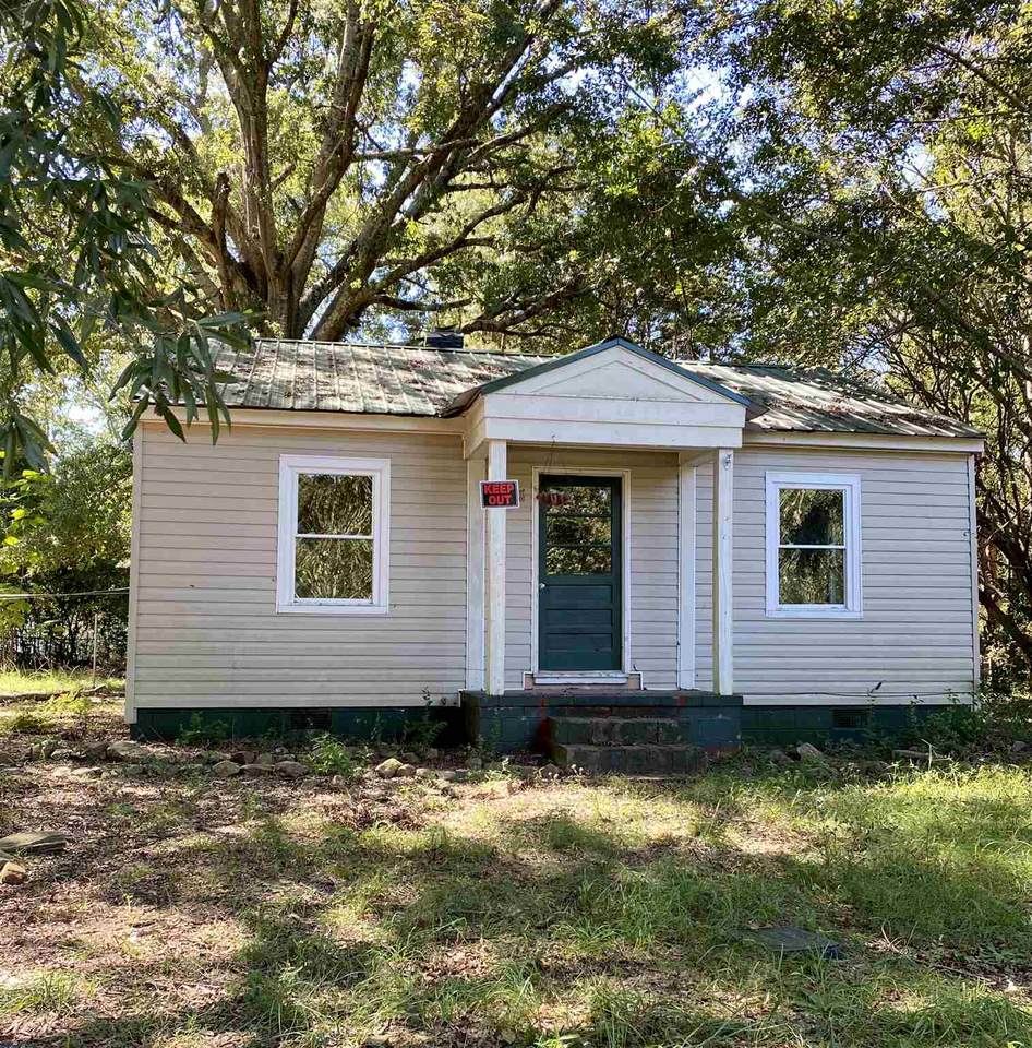 203 Uncle Remus Court - Photo 1