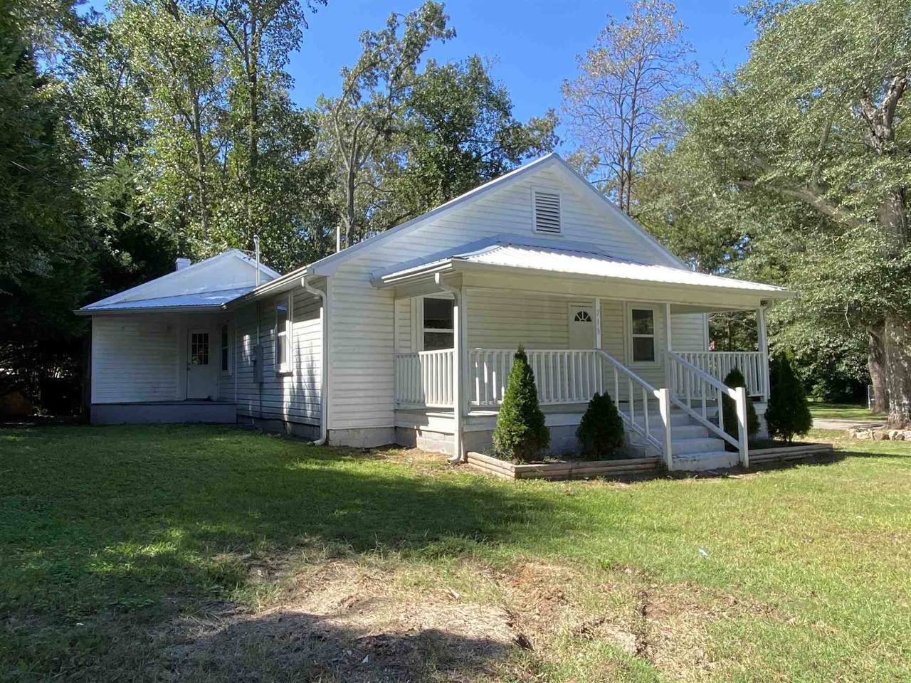 718 Crawfordville Road - Photo 1