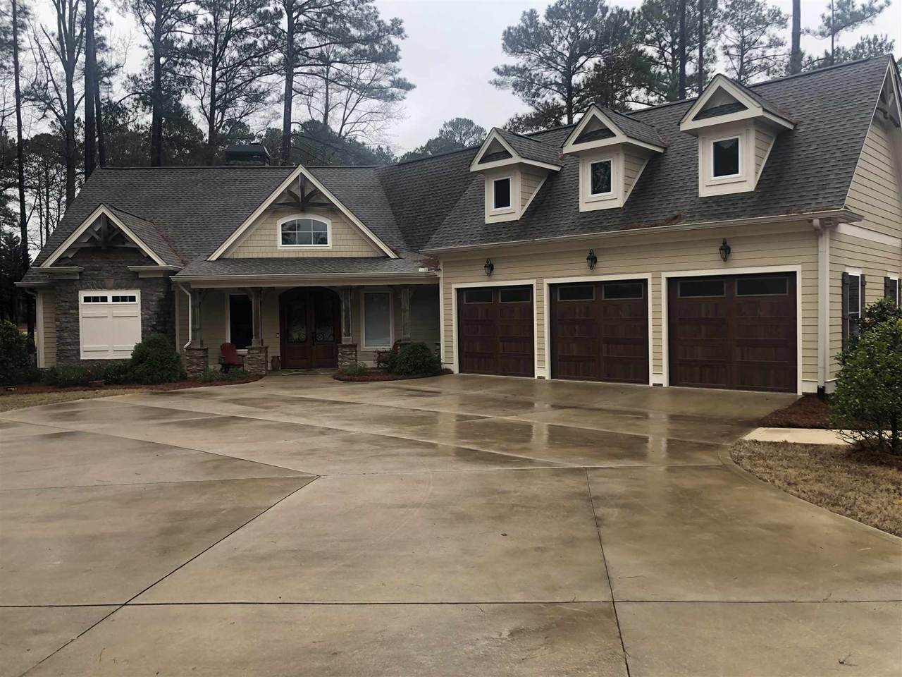 1040 Lake Drive - Photo 1