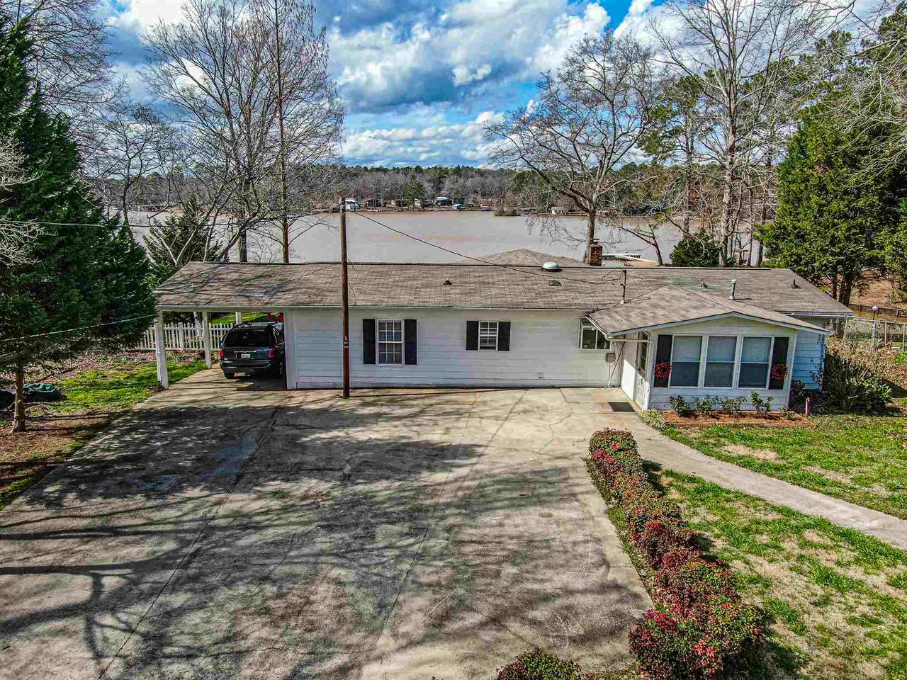 339 Thomas Drive - Photo 1