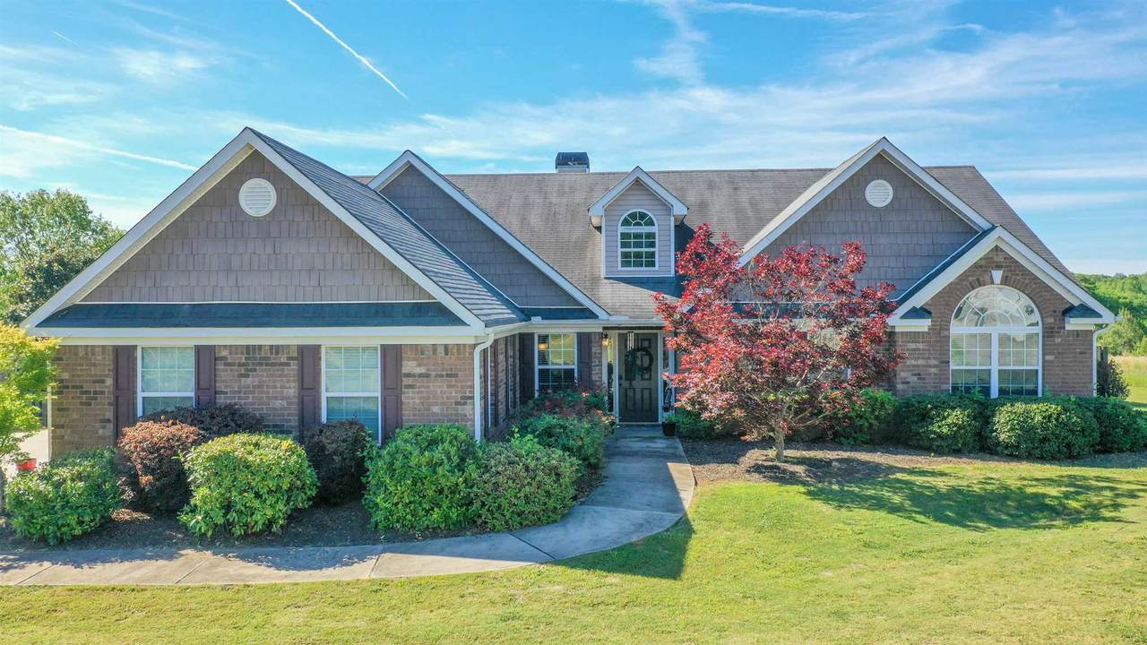 128 Oakwood Drive - Photo 1